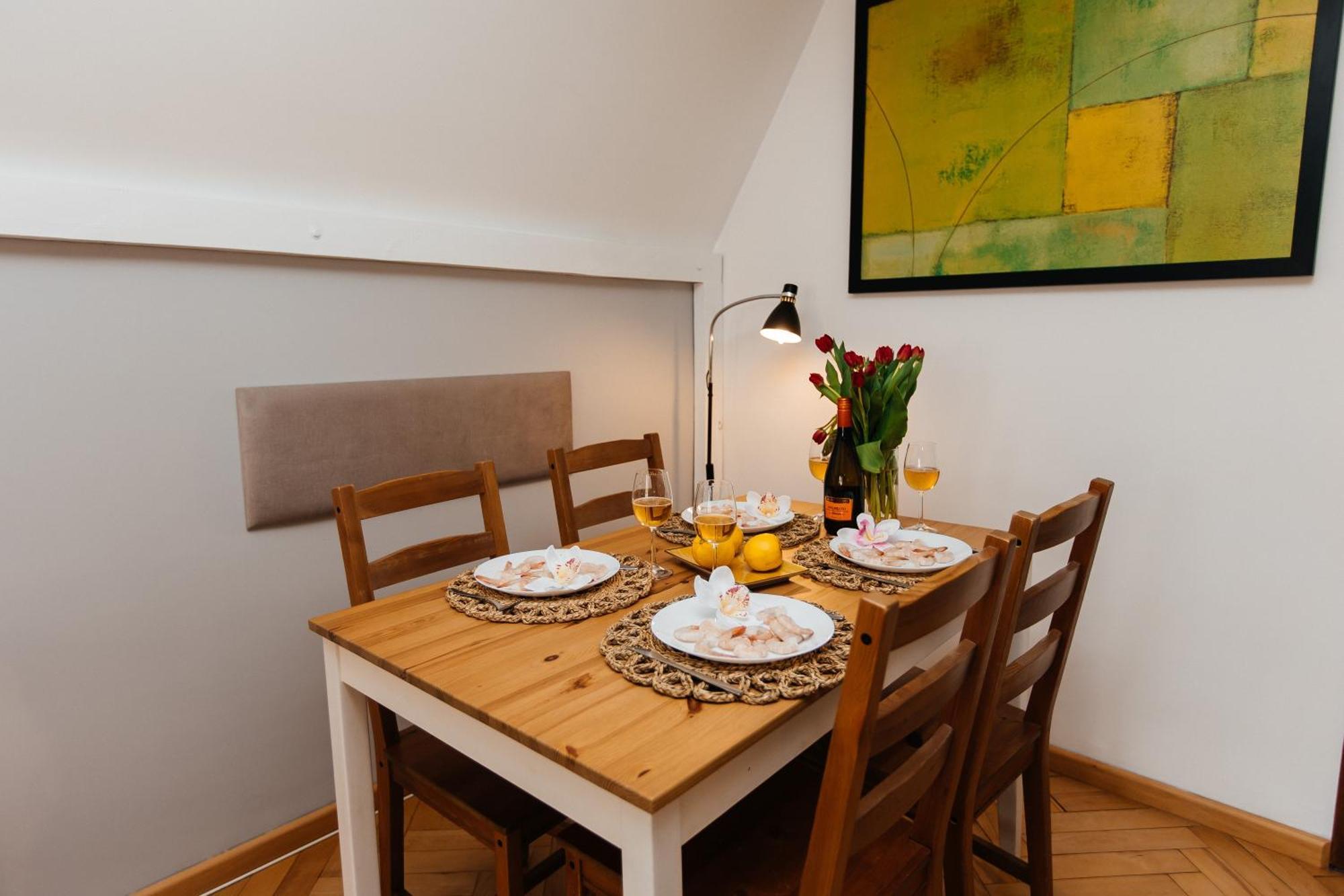 Maya's Flats & 23 Attic - Ogarna Old Town Leilighet *