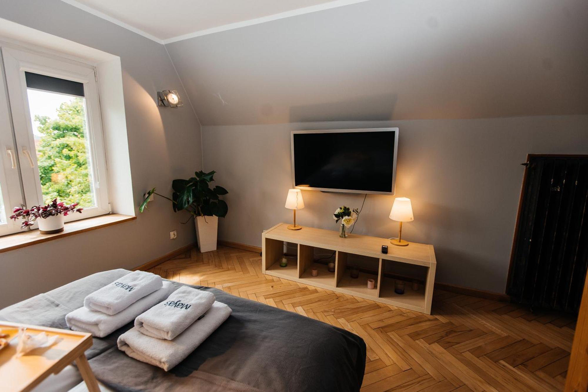 Maya's Flats & 23 Attic - Ogarna Old Town Leilighet